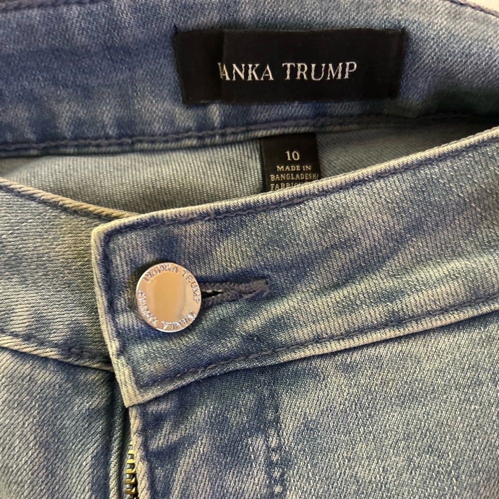SALE NWOT  Ivanka Trump Jean, mid rise skinny ankle, with ruffle bottom - Picture 3 of 3